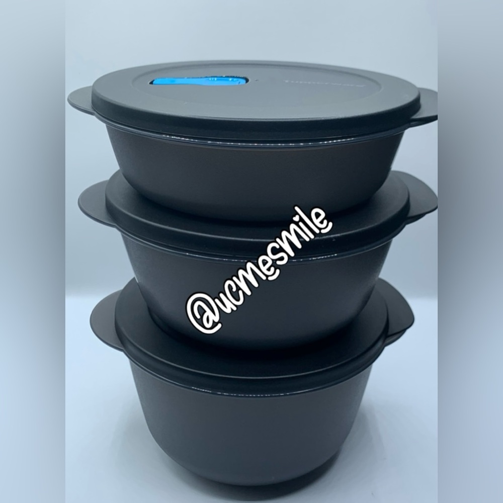Tupperware Set of (3) Crystalwave Round Microwave Container With Spout